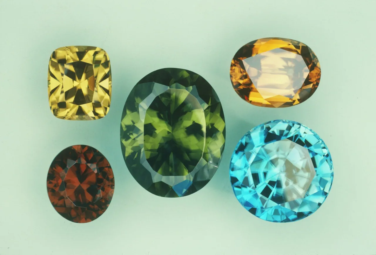 Quanto vale un vecchio zircone? Ecco cosa dice l’esperto Quanto vale un vecchio zircone? Ecco cosa dice l’esperto