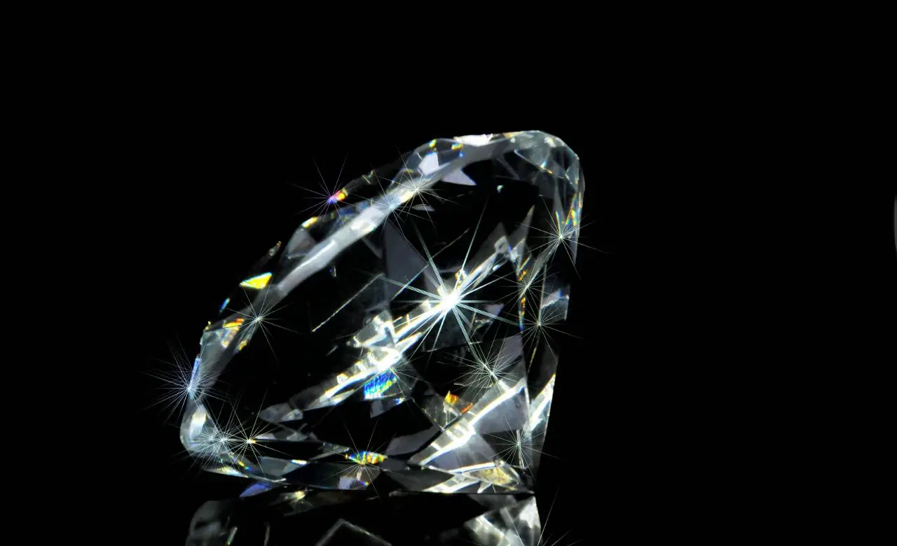 Quanto vale un vecchio zircone? Ecco cosa dice l’esperto Quanto vale un vecchio zircone? Ecco cosa dice l’esperto