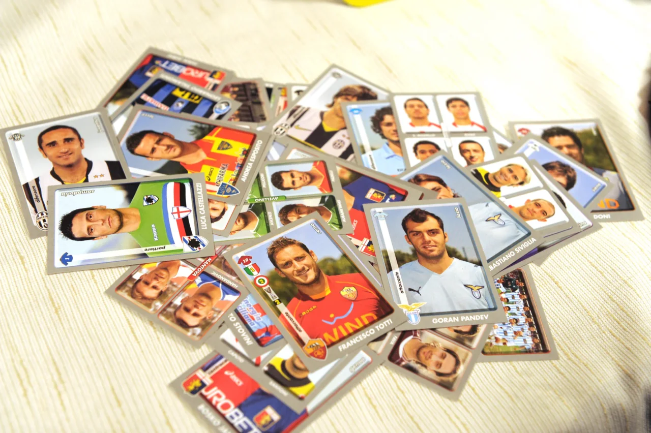 Vecchie figurine Panini anni ’80: scopri quelle che oggi valgono migliaia di euro secondo i collezionisti Vecchie figurine Panini anni ’80: scopri quelle che oggi valgono migliaia di euro secondo i collezionisti