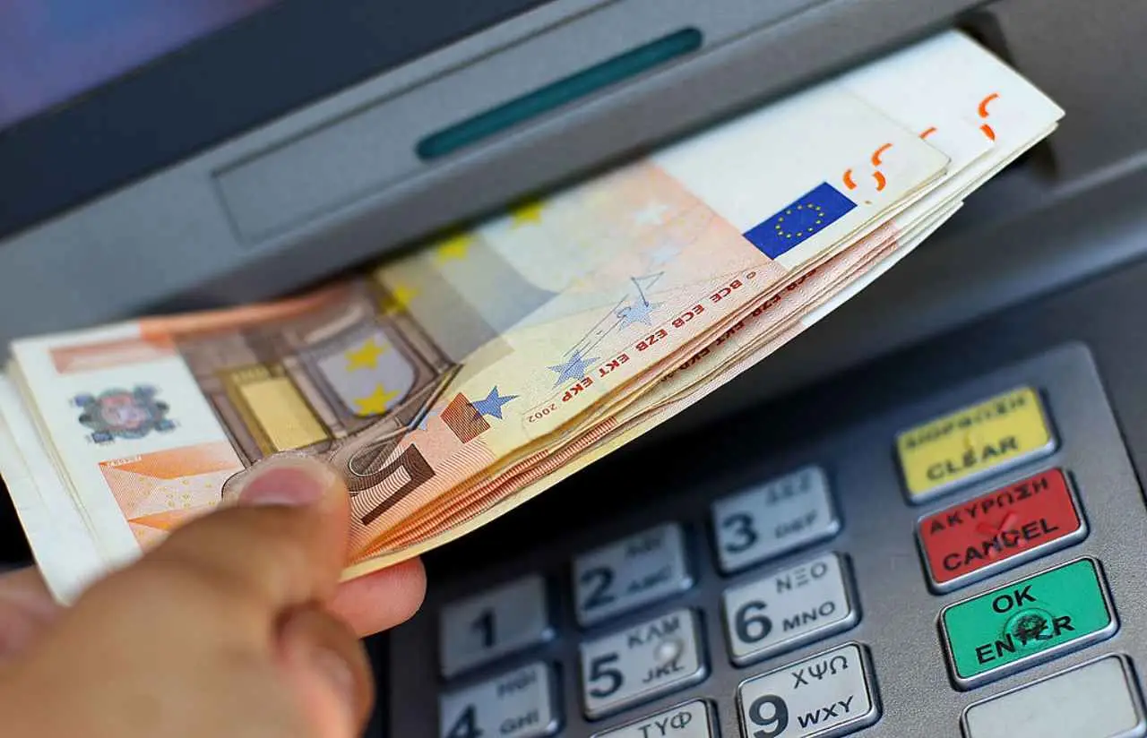 Attenzione al prelievo in contanti allo sportello: il nuovo limite che pochi conoscono Attenzione al prelievo in contanti allo sportello: il nuovo limite che pochi conoscono