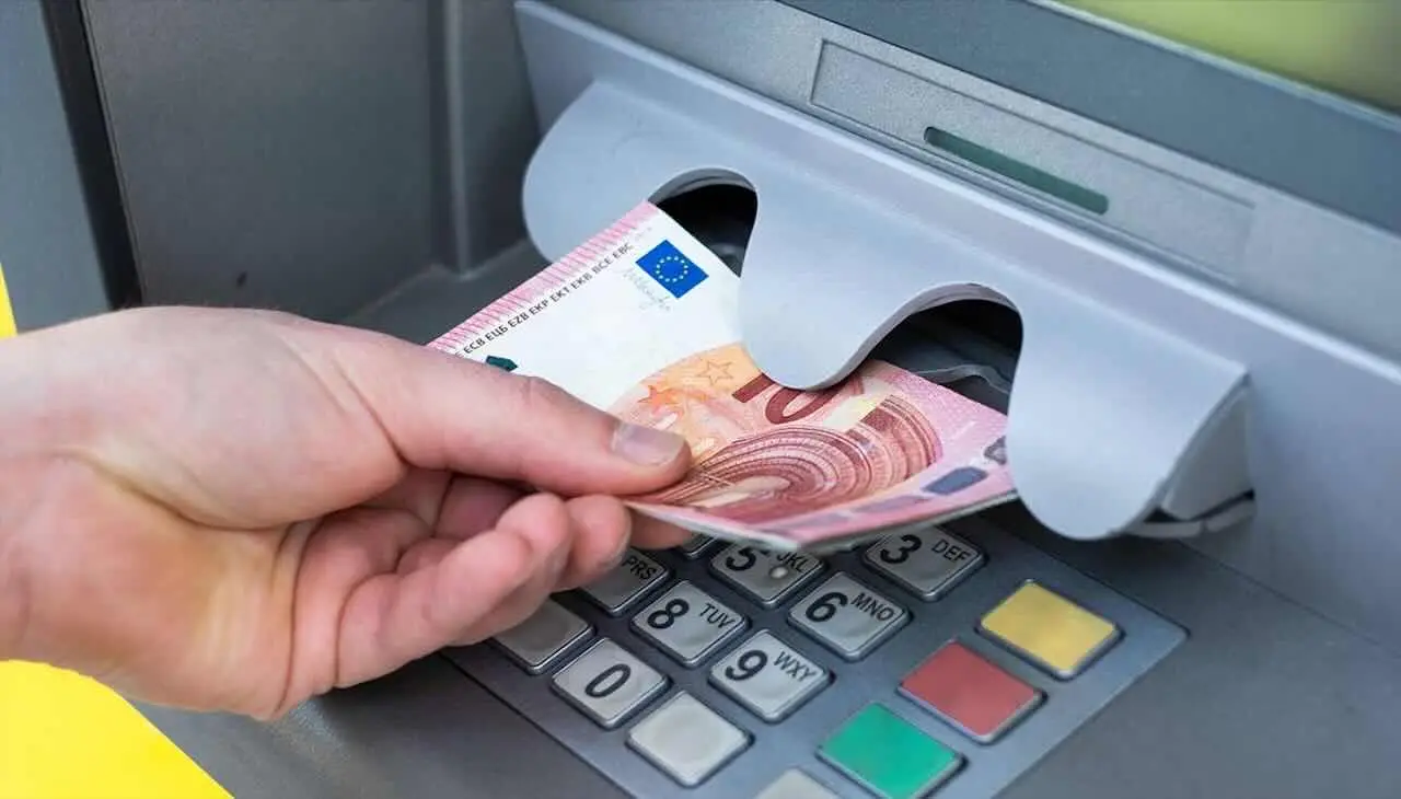 Attenzione al prelievo in contanti allo sportello: il nuovo limite che pochi conoscono Attenzione al prelievo in contanti allo sportello: il nuovo limite che pochi conoscono