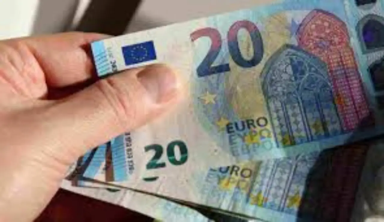 Come riconoscere una falsa banconota da 20 euro: i dettagli da osservare Come riconoscere una falsa banconota da 20 euro: i dettagli da osservare
