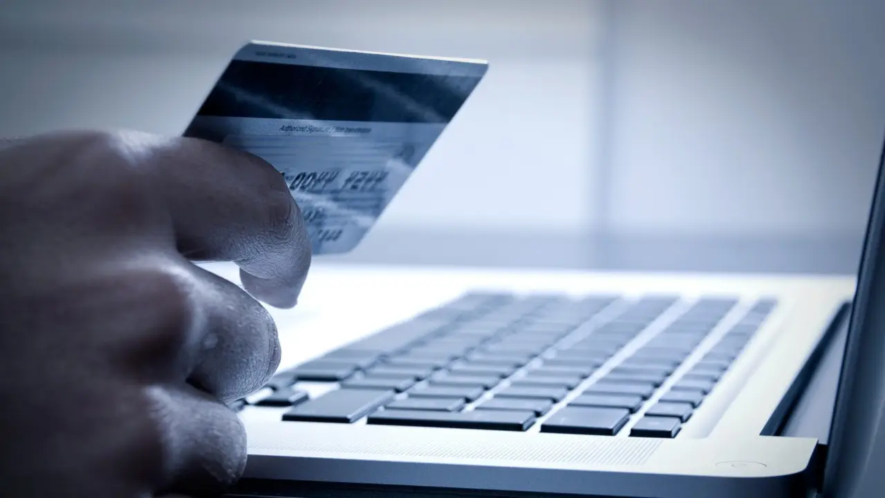Attenzione alle richieste di aggiornamento PostePay: la nuova truffa che svuota i conti Attenzione alle richieste di aggiornamento PostePay: la nuova truffa che svuota i conti