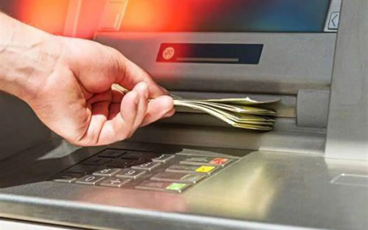 Cosa succede se versi più di 3000 euro in contanti sul tuo conto corrente Cosa succede se versi più di 3000 euro in contanti sul tuo conto corrente