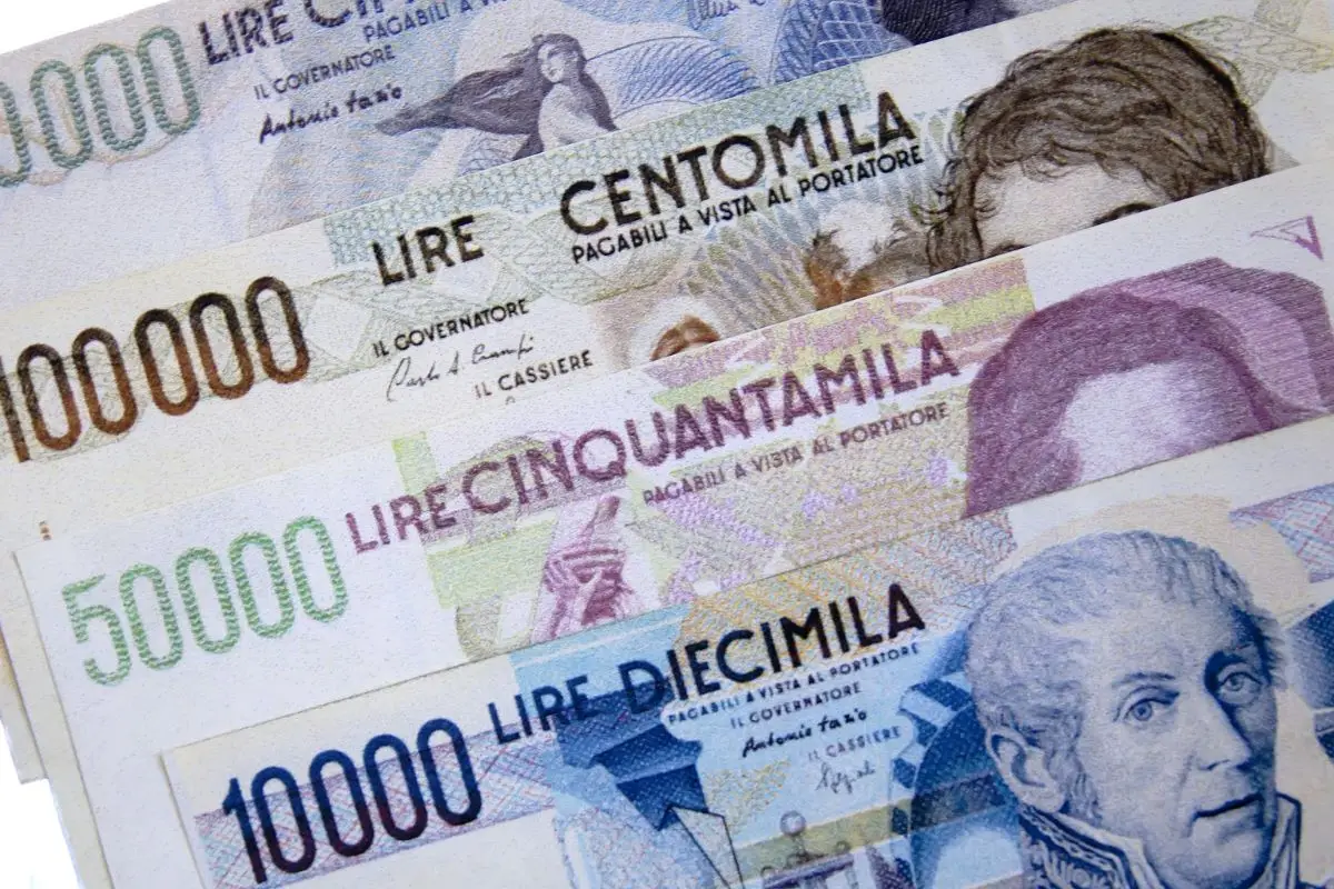 Banconote con serie speciali: ecco quelle che oggi valgono molto più del facciale Banconote con serie speciali: ecco quelle che oggi valgono molto più del facciale