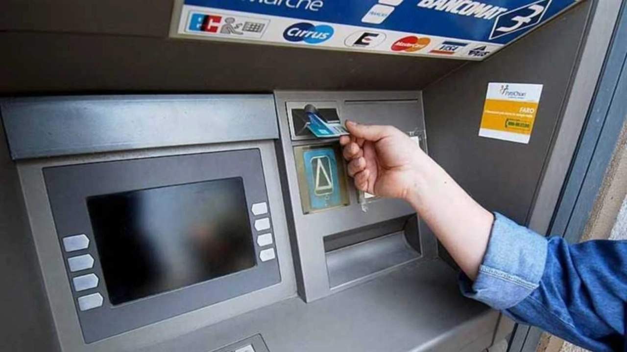 Attenzione ai prelievi dal bancomat all’estero: le commissioni che pochi conoscono Attenzione ai prelievi dal bancomat all’estero: le commissioni che pochi conoscono