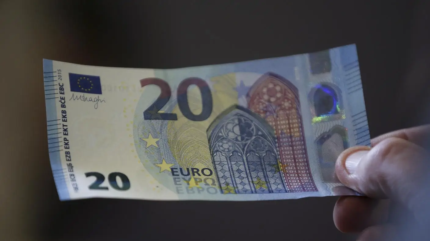 Allerta banconote false: ecco come riconoscere le banconote da 20 euro Allerta banconote false: ecco come riconoscere le banconote da 20 euro