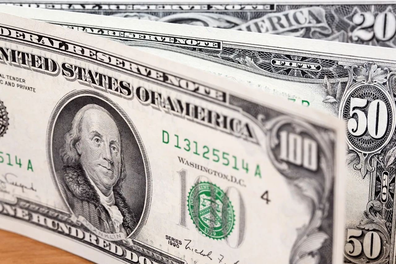 Hai trovato una banconota da 5 dollari? Ecco i dettagli che la rendono preziosa secondo la Federazione Numismatica Hai trovato una banconota da 5 dollari? Ecco i dettagli che la rendono preziosa secondo la Federazione Numismatica