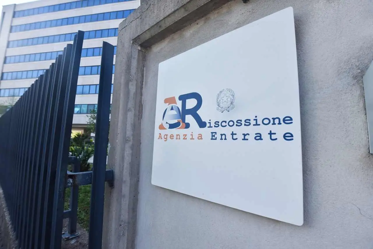Attenzione ai trasferimenti di denaro tra amici: le regole fiscali aggiornate dell’Agenzia delle Entrate Attenzione ai trasferimenti di denaro tra amici: le regole fiscali aggiornate dell’Agenzia delle Entrate