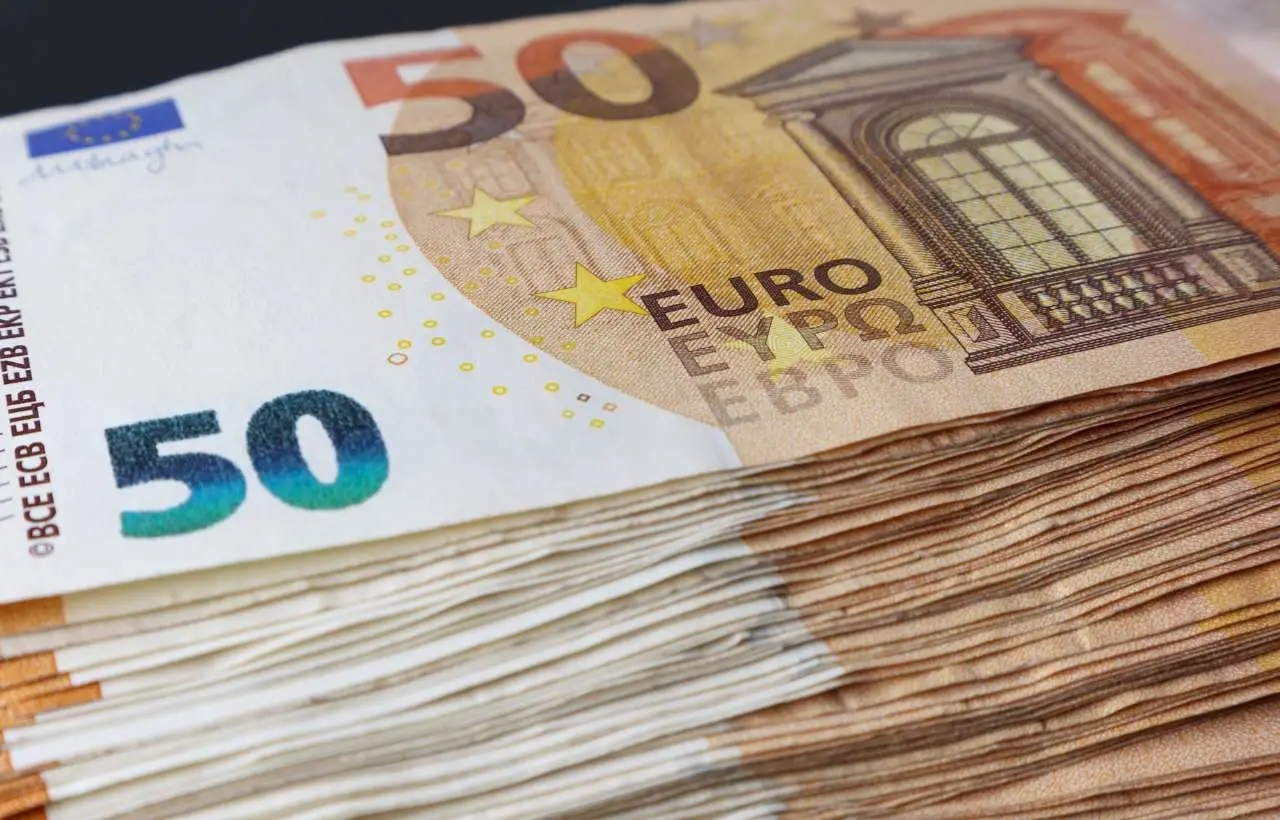 Banconote da 50 euro: l’allerta della Banca Centrale sulle nuove truffe nei supermercati Banconote da 50 euro: l’allerta della Banca Centrale sulle nuove truffe nei supermercati