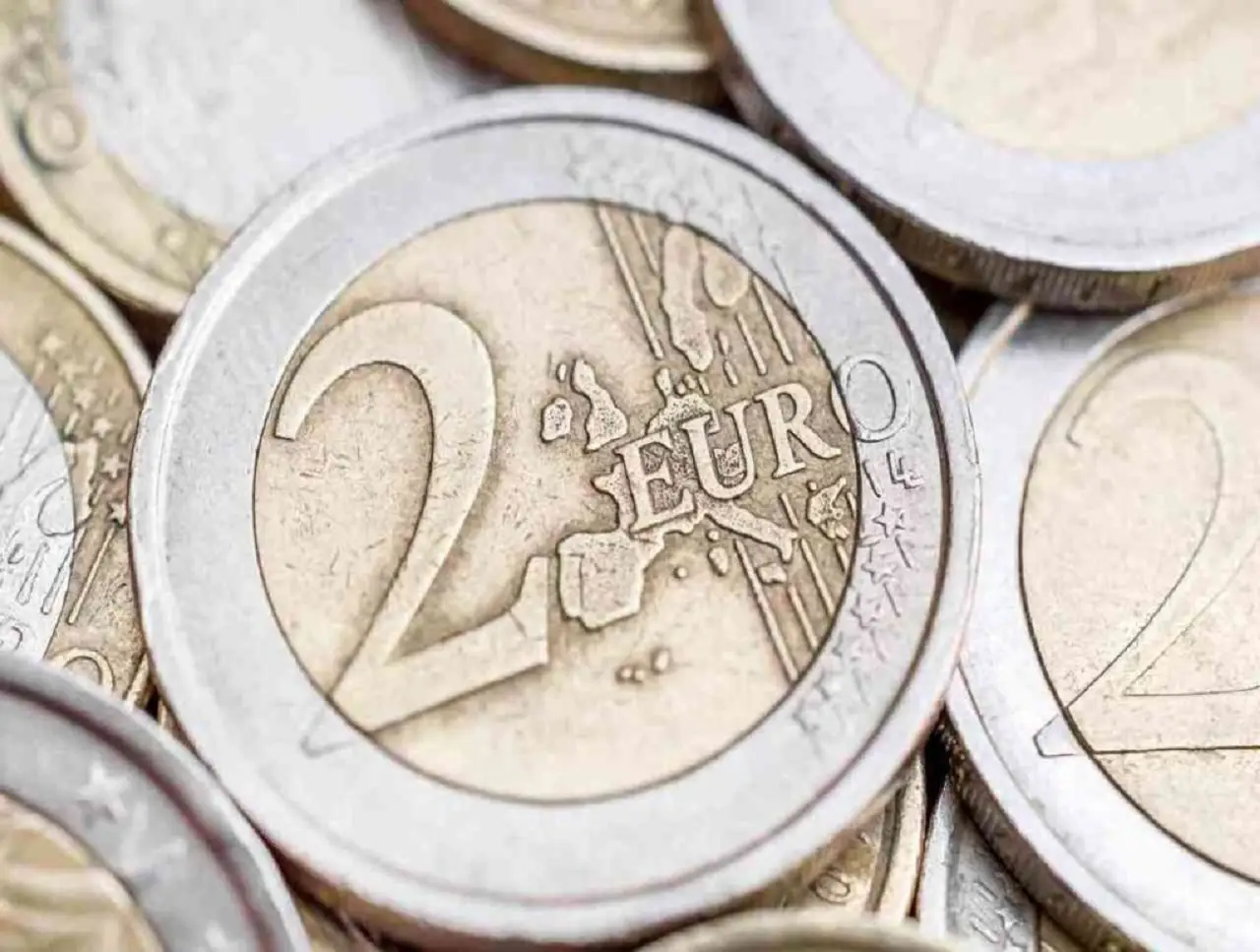 Monete da 2 euro che valgono una fortuna: controlla subito se hai quella del Vaticano Monete da 2 euro che valgono una fortuna: controlla subito se hai quella del Vaticano