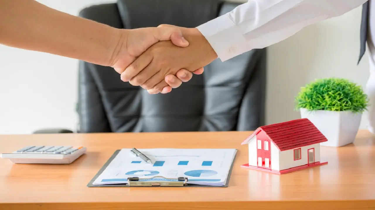 Mutuo prima casa: meglio tasso fisso o variabile? Ecco cosa scegliere ora Mutuo prima casa: meglio tasso fisso o variabile? Ecco cosa scegliere ora