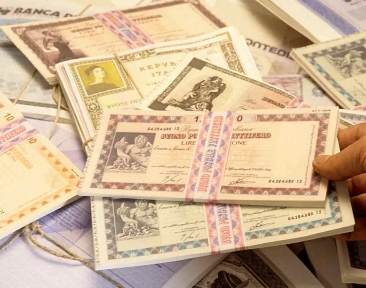 Le 3 banconote in lire che stanno diventando rarissime: ecco i pezzi più ricercati Le 3 banconote in lire che stanno diventando rarissime: ecco i pezzi più ricercati